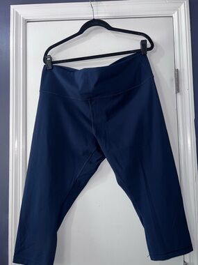 lululemon athletica Navy Blue Cropped Leggings